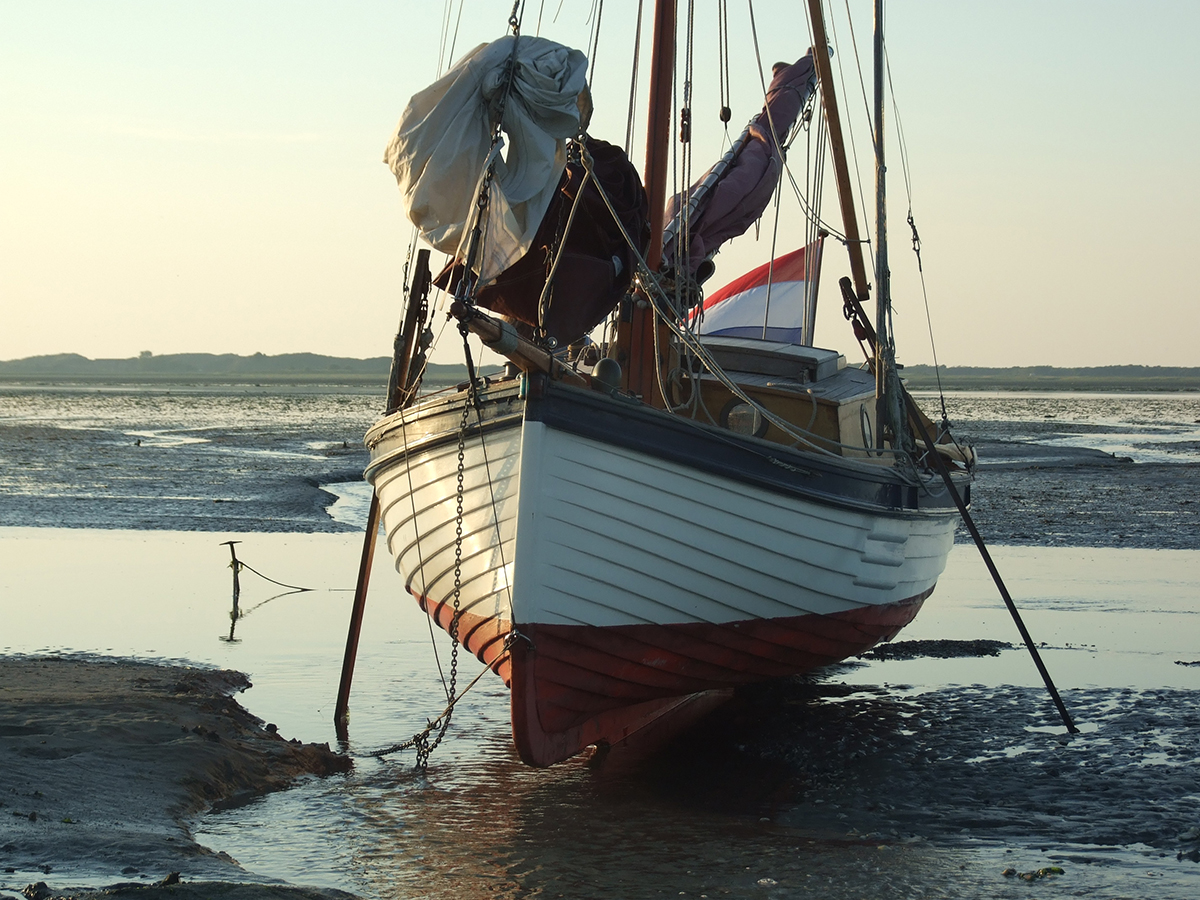 Tweemast zeilsloep van Asse